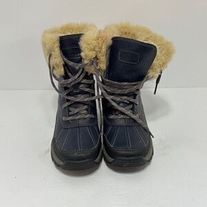 Clarks Cozy Tan Fur-Lined Boots women’s size 6